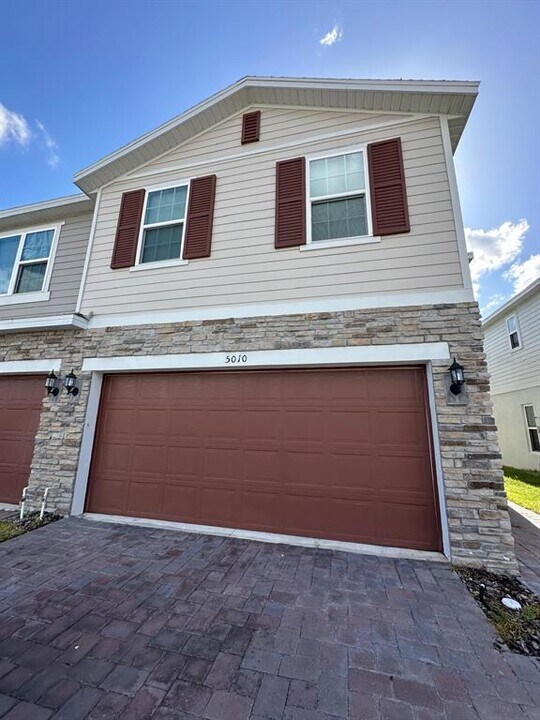 5010 Greenbank Ln in Kissimmee, FL - Building Photo