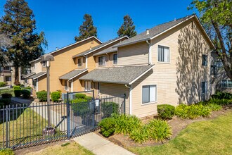 Riverstone Apartments in Antioch, CA - Foto de edificio - Building Photo
