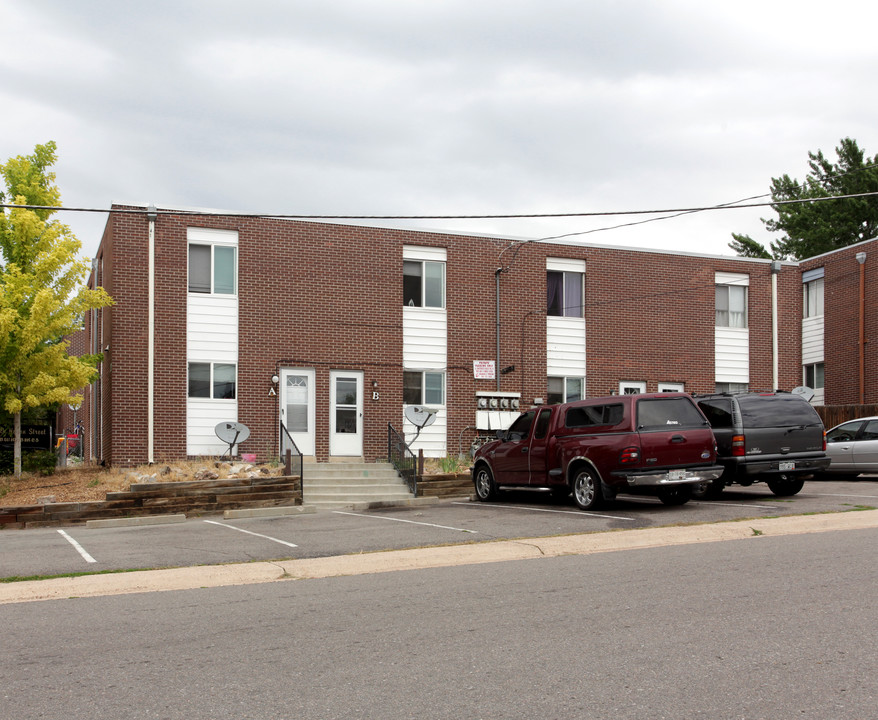 South Huron Street Townhomes in Littleton, CO - Building Photo