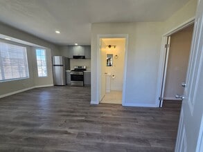 2902 E Ave R12 in Palmdale, CA - Building Photo - Building Photo