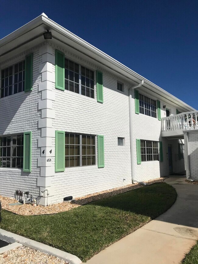 1821 NE 62nd St-Unit -423 in Fort Lauderdale, FL - Building Photo - Building Photo