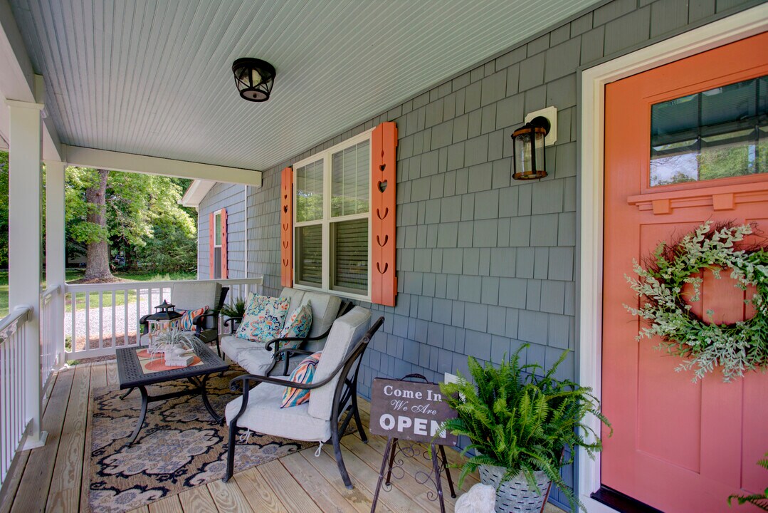 6262 Ware Neck Rd in Gloucester, VA - Building Photo