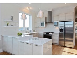 2405 N Greenview Ave in Chicago, IL - Building Photo - Building Photo