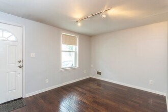 2218 E Oakdale St in Philadelphia, PA - Building Photo - Building Photo