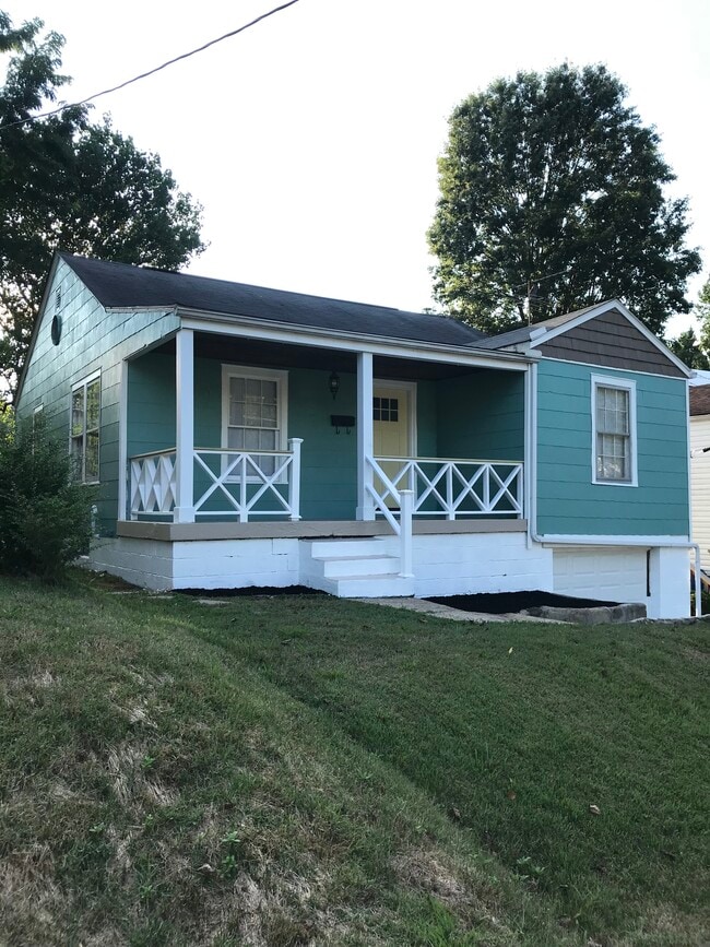 227 Green Oak Dr in Huntington, WV - Building Photo - Building Photo