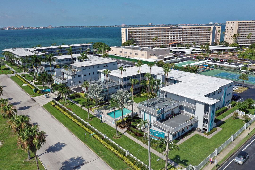 Seaside Villas in Gulfport, FL - Building Photo