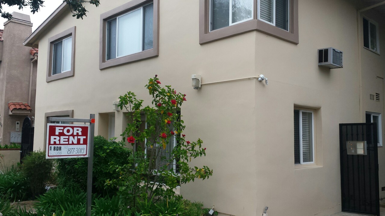 328 S Doheny Dr in Beverly Hills, CA - Building Photo