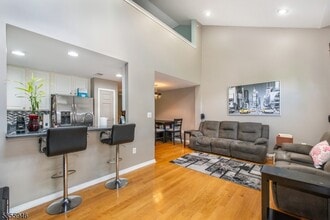 129 Rock Creek Dr in Clifton, NJ - Building Photo - Building Photo