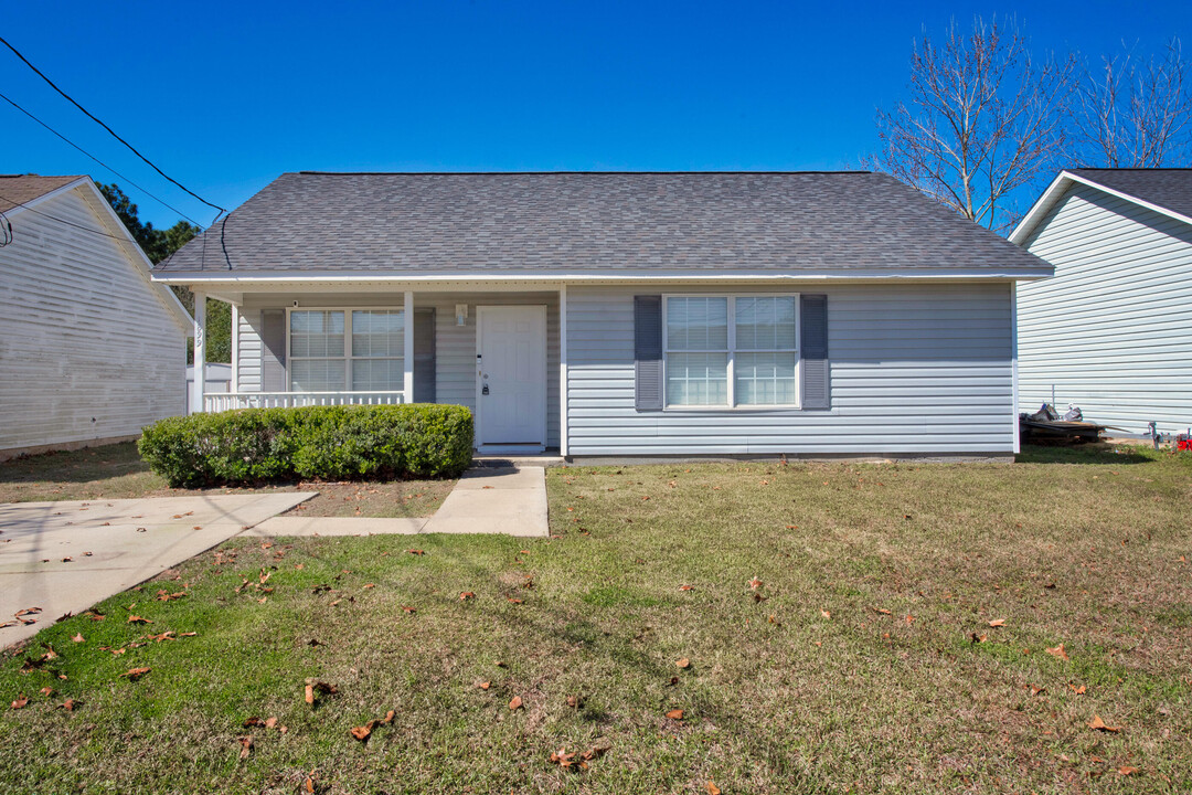 1899 Ambassador Dr in Gulf Breeze, FL - Building Photo