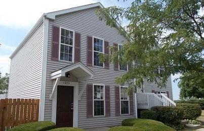 1085 Symphony Dr in Aurora, IL - Building Photo