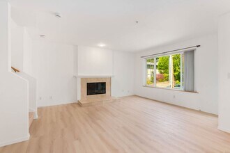 8321 167th Ave NE in Redmond, WA - Building Photo - Building Photo