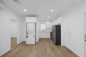 308 N Catalina Ave in Redondo Beach, CA - Building Photo - Building Photo