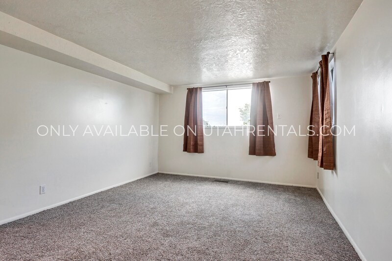 2233 S 200 W in Bountiful, UT - Building Photo
