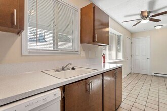 16528 NE Glisan St in Portland, OR - Building Photo - Building Photo