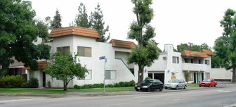 13805 Moorpark St Apartments