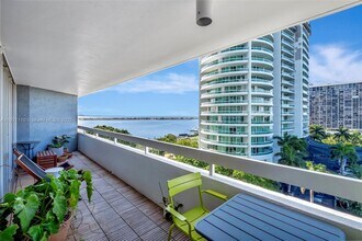 1627 Brickell Ave in Miami, FL - Building Photo - Building Photo