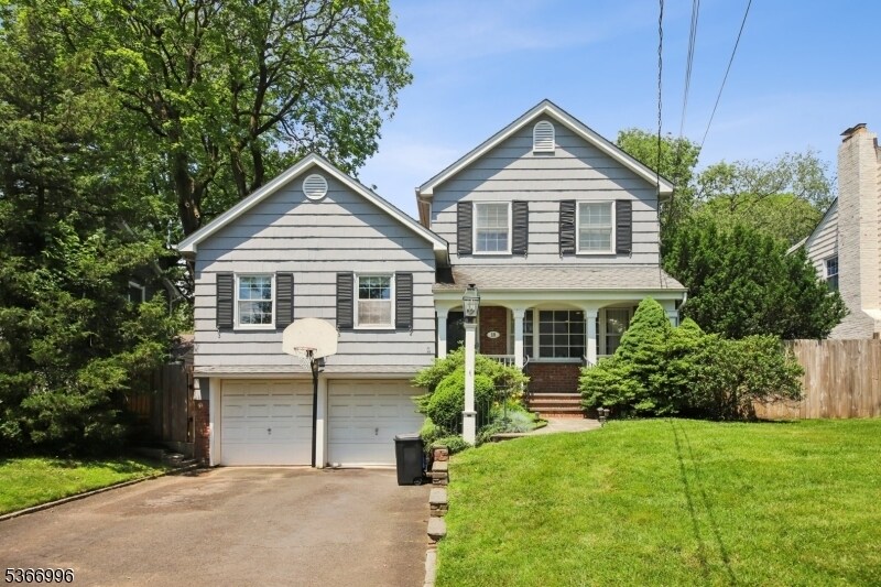 19 Claremont Dr in Millburn, NJ - Building Photo
