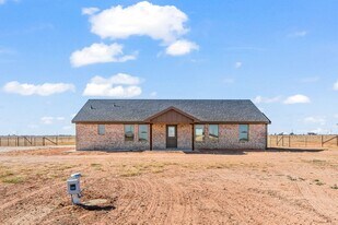307 North F M 789 in Slaton, TX - Building Photo
