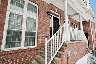 273 Roslyn Ct in West New York, NJ - Building Photo - Building Photo