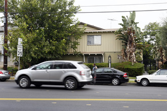 13449 Moorpark St in Sherman Oaks, CA - Building Photo - Building Photo