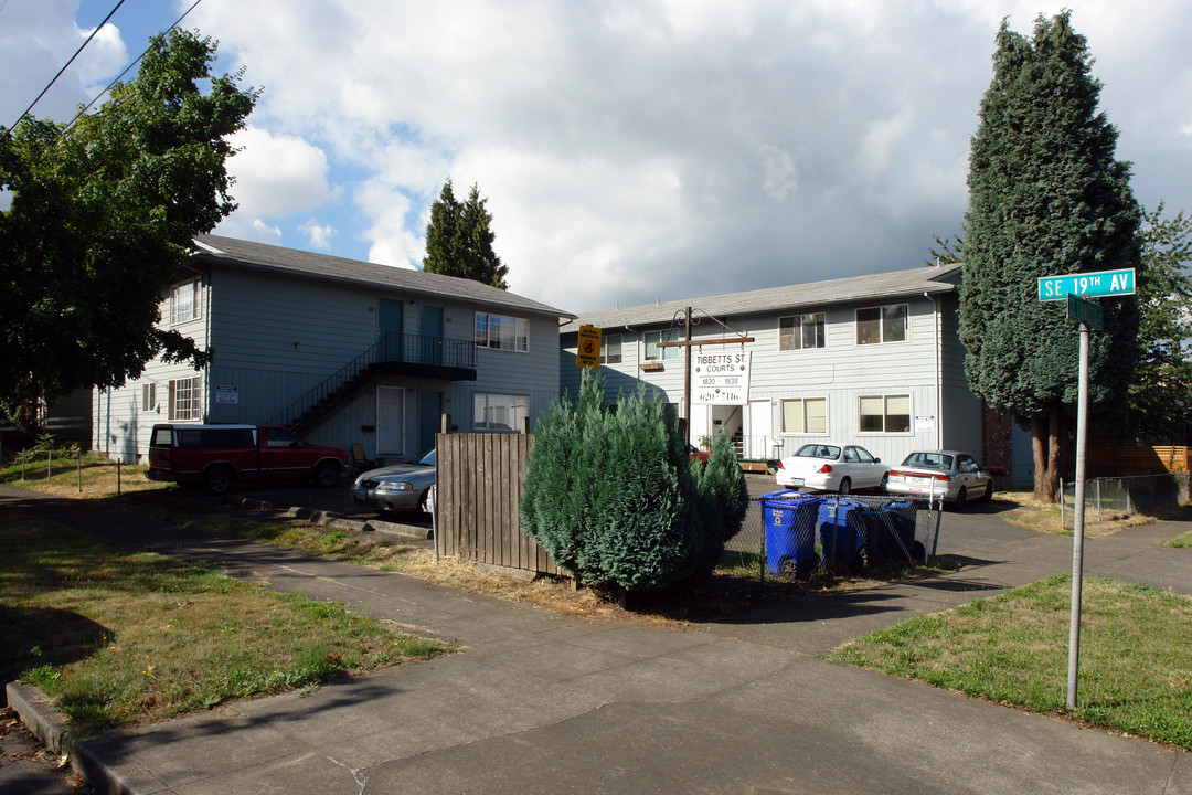 1820-1838 SE Tibbetts St in Portland, OR - Building Photo