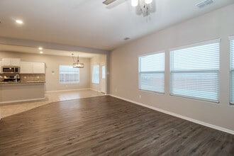 6913 Freeboard Wy in Fort Worth, TX - Foto de edificio - Building Photo