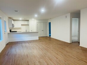 2818 Via Augusta Dr in Conroe, TX - Foto de edificio - Building Photo