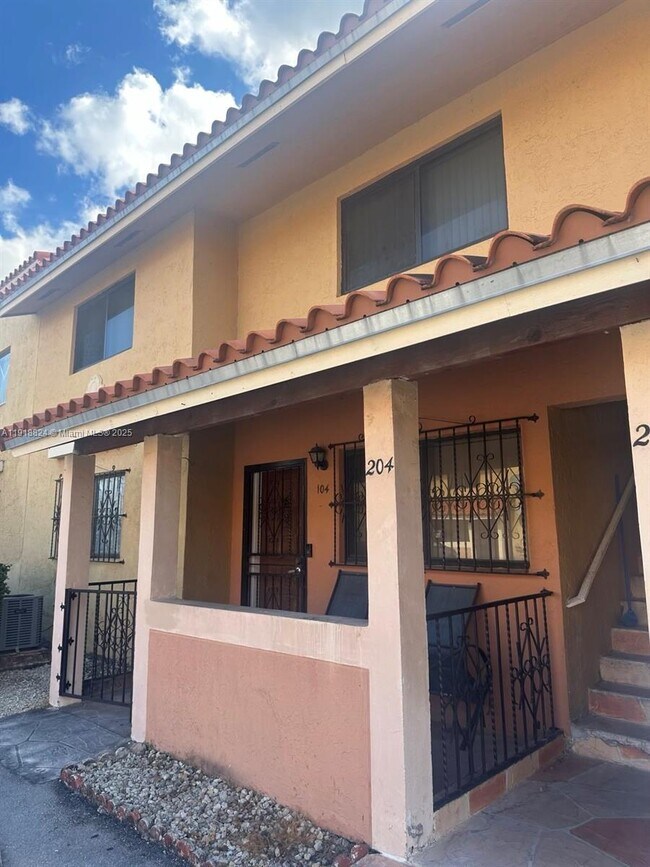 2740 W 61st St in Hialeah, FL - Building Photo - Building Photo