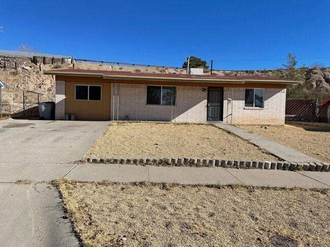8137 Staghorn Dr in El Paso, TX - Building Photo - Building Photo