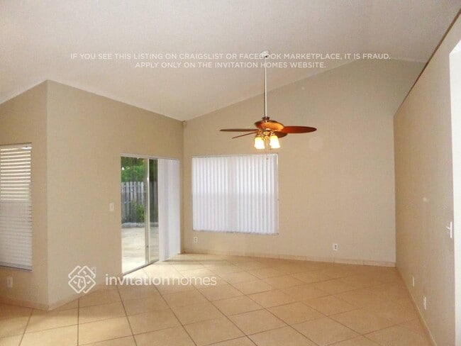 9032 Lake Park Cir S in Davie, FL - Building Photo - Building Photo