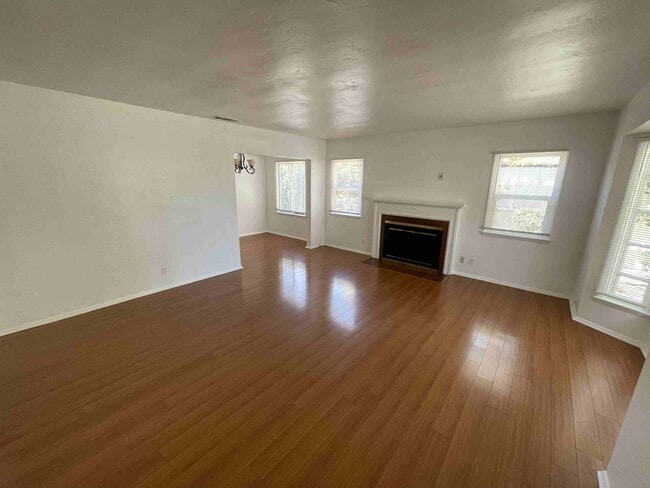 5745 Hazeltine Ave in Los Angeles, CA - Building Photo - Building Photo
