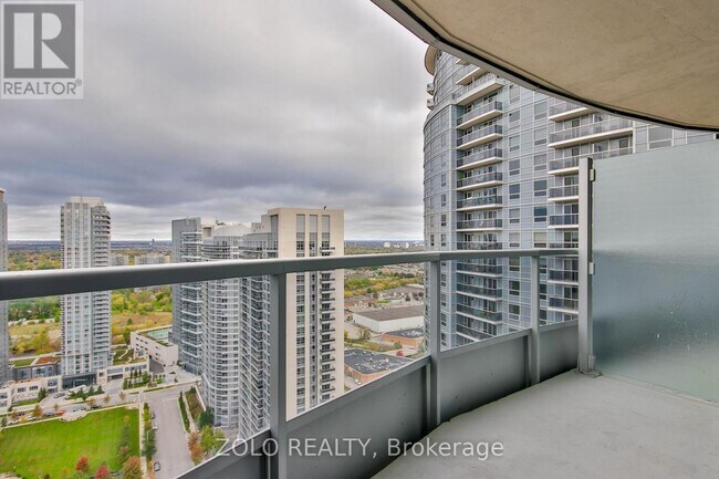 125-3125 Village Green Square in Toronto, ON - Building Photo - Building Photo