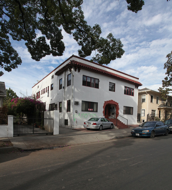 1551 N Serrano Ave in Los Angeles, CA - Building Photo