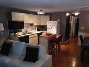 54 Temple St, Unit 1 in Boston, MA - Building Photo - Building Photo