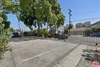 3915 S Budlong Ave in Los Angeles, CA - Building Photo - Building Photo