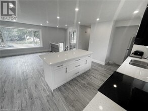 76 Montcalm Dr in Kitchener, ON - Building Photo - Building Photo