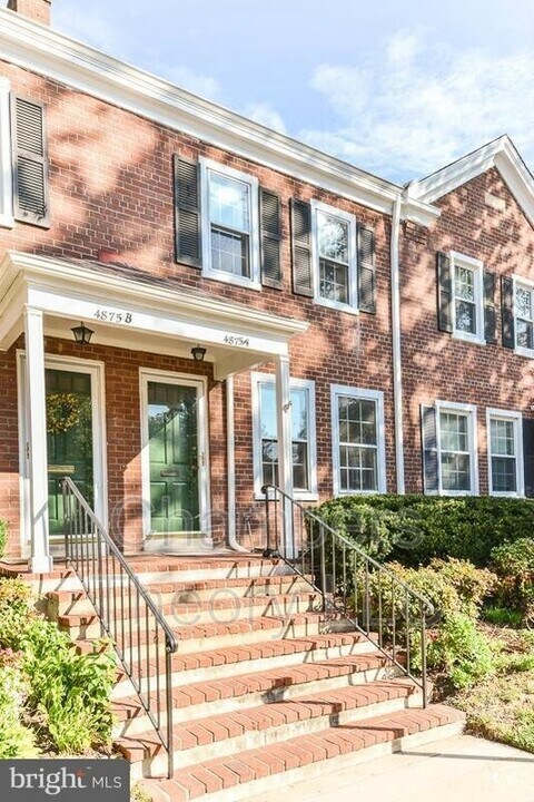4875 28th St S in Arlington, VA - Building Photo