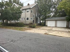 3327 Yorkshire Rd in Cleveland Heights, OH - Building Photo - Building Photo