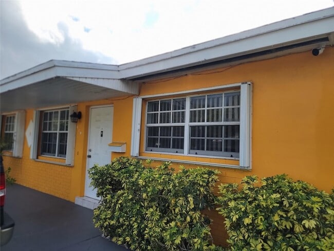 410 SW 11th Ave in Hallandale Beach, FL - Foto de edificio - Building Photo