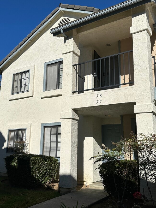 10970 Summerdale Way, Unit 317 in San Diego, CA - Foto de edificio - Building Photo