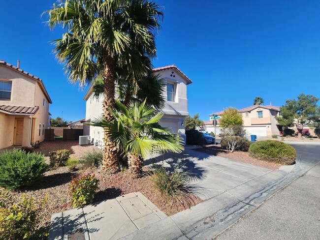 11033 Alora St in Las Vegas, NV - Building Photo - Building Photo