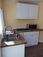 943 Casanova Ave, Unit Studio in Monterey, CA - Foto de edificio - Building Photo