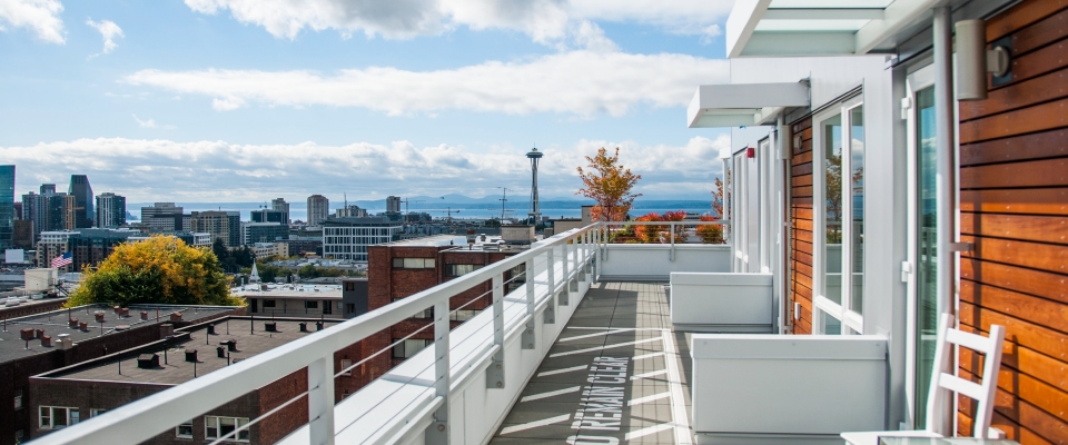 The Local 418 Apartments in Seattle, WA - Building Photo