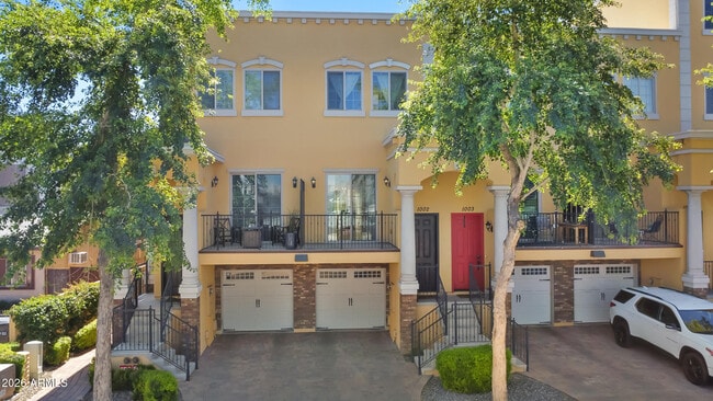 property at 421 W 6th St