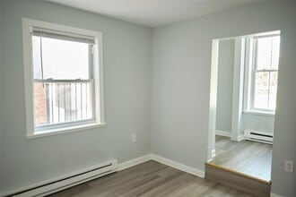 73 E Main St, Unit 2 in Beacon, NY - Building Photo - Building Photo