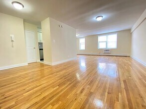 308 W 92nd St in New York, NY - Building Photo - Building Photo