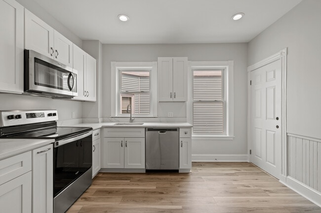 16 Leslie St, Unit 2