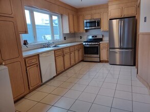 427 Main St-Unit -1 in Medford, MA - Foto de edificio - Building Photo