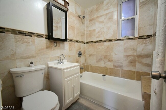 148 Chancellor Ave in Newark, NJ - Foto de edificio - Building Photo