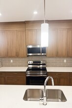 1234 Plum Bnd SW in Edmonton, AB - Building Photo - Building Photo